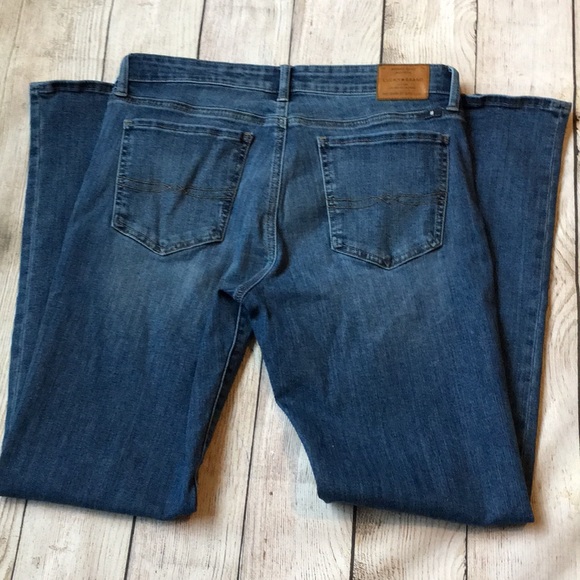 Lucky Brand Boot Cut Jeans - Picture 4 of 6